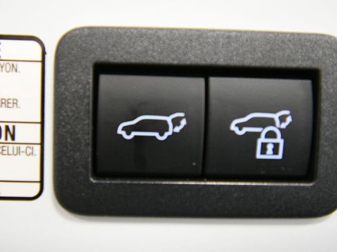 Certified 2022 Toyota Corolla Cross XLE image 24