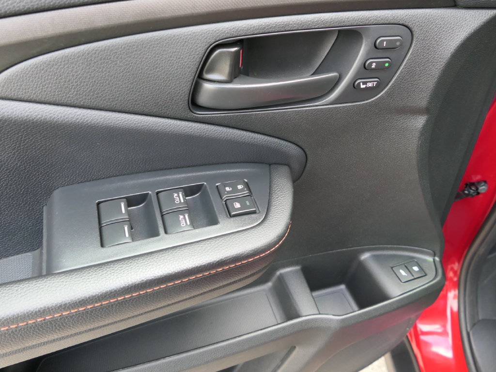 Used 2025 Honda Passport TrailSport image 12