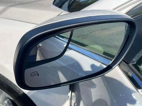 Used 2015 Ford Taurus SEL w/ Equipment Group 201A image 13