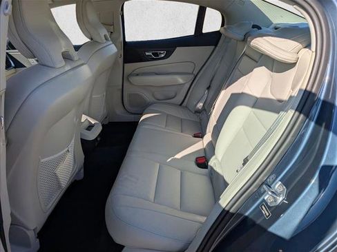 Used 2020 Volvo S60 T5 Momentum image 17