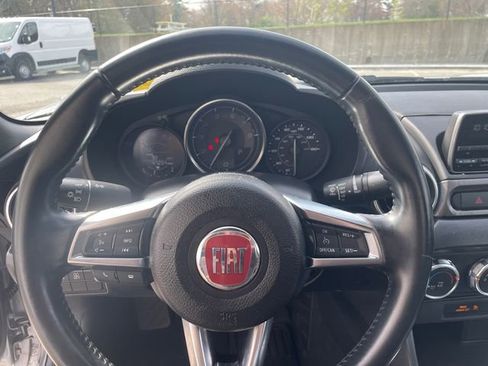 Used 2017 FIAT 124 Spider Classica RWD image 23