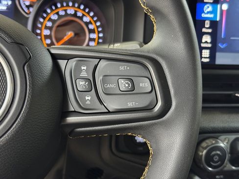 Used 2024 Jeep Gladiator Sport image 32