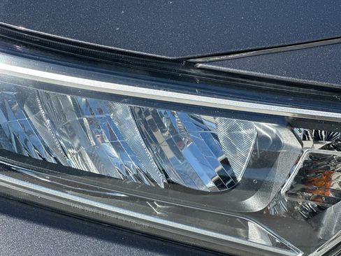 Used 2019 Toyota RAV4 XLE w/ Convenience Package FWD image 10