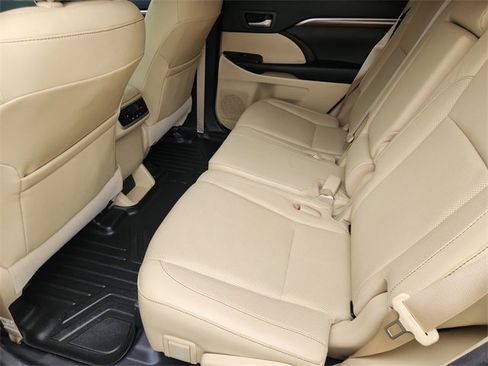 Used 2018 Toyota Highlander Limited image 21