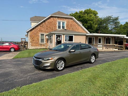 Used 2020 Chevrolet Malibu LT FWD image 1