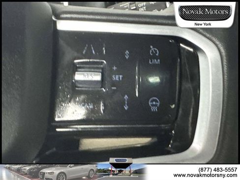 Used 2023 Land Rover Discovery Sport SE image 18