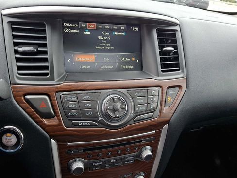 Used 2020 Nissan Pathfinder Platinum image 21