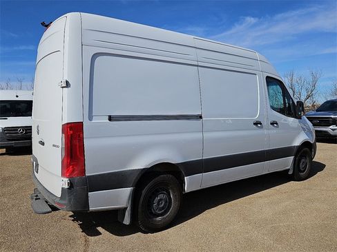 Used 2025 Mercedes-Benz Sprinter 2500 image 8