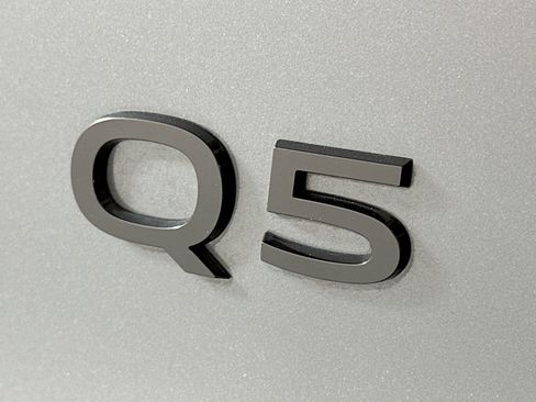 Used 2025 Audi Q5 Premium w/ Convenience Package AWD/4WD image 10