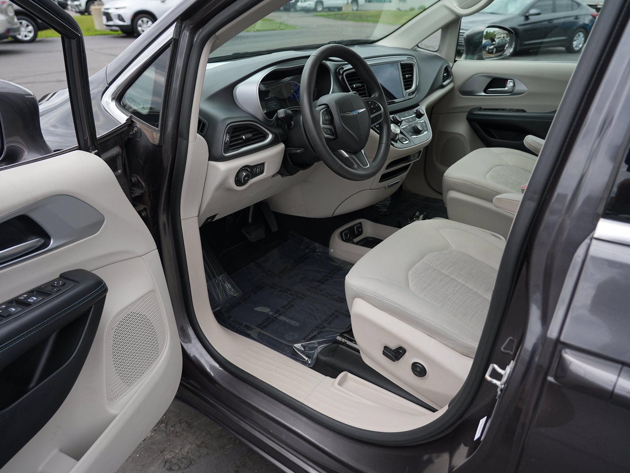 Used 2017 Chrysler Pacifica Touring Plus FWD image 14