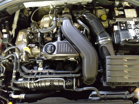 Used 2025 Volkswagen Jetta SE FWD image 30