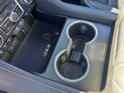 Used 2023 GMC Yukon SLT w/ SLT Premium Package image 23