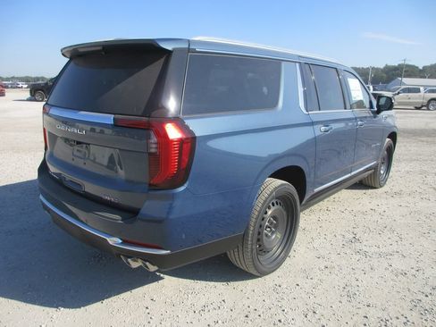 New 2026 GMC Yukon XL Denali w/ Denali Reserve Package AWD/4WD image 4