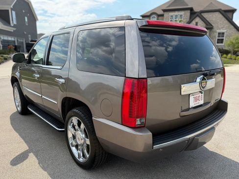 Used 2014 Cadillac Escalade Luxury AWD/4WD image 7