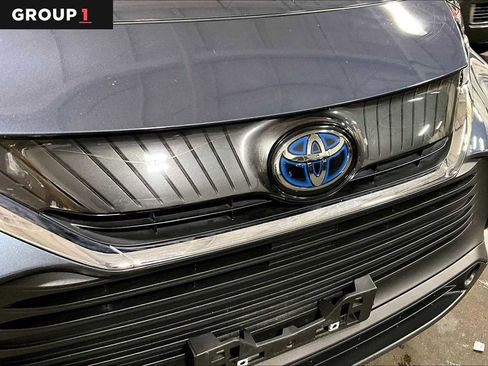 Certified 2021 Toyota Venza LE image 29