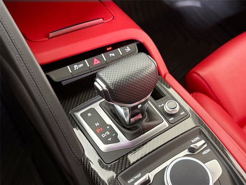 Used 2018 Audi R8 V10 w/ Premium Package image 19