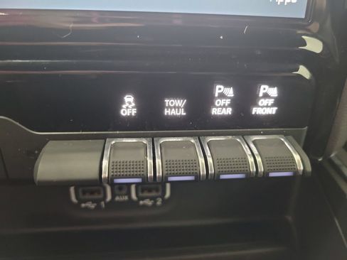 Used 2023 RAM 1500 Laramie AWD/4WD image 40
