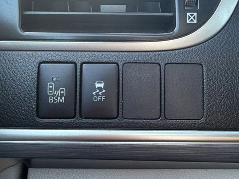 Used 2013 Toyota Camry XLE w/ Leather Pkg FWD image 28