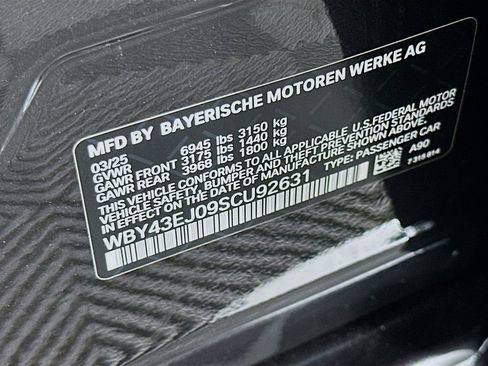Used 2025 BMW i7 eDrive50 w/ Executive Package RWD image 24