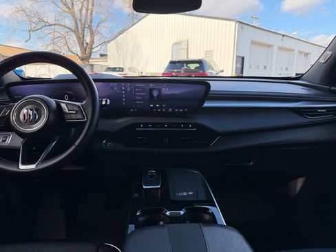 Used 2025 Buick Enclave Preferred w/ Power Package image 25