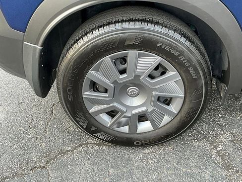 Certified 2025 Nissan Kicks S image 9