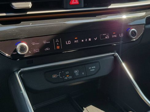 Certified 2026 Kia Carnival SX Prestige FWD image 25