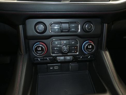 Used 2022 Chevrolet Suburban RST w/ Luxury Package RWD image 20