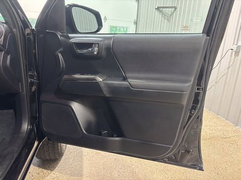Used 2019 Toyota Tacoma TRD Off-Road image 23