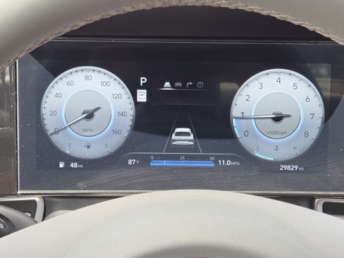 Used 2025 Hyundai Elantra SEL FWD image 31