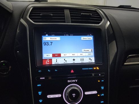 Used 2017 Ford Explorer Platinum image 25