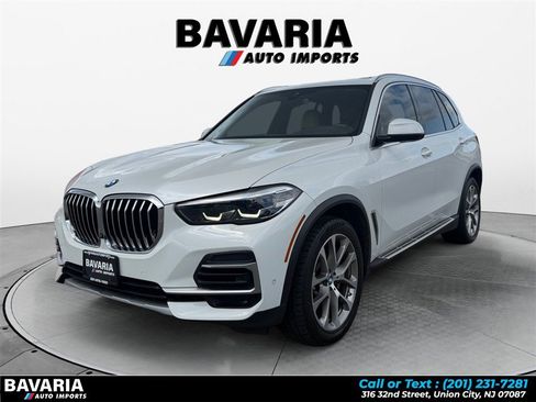 Used 2022 BMW X5 xDrive40i w/ Premium Package AWD/4WD image 1