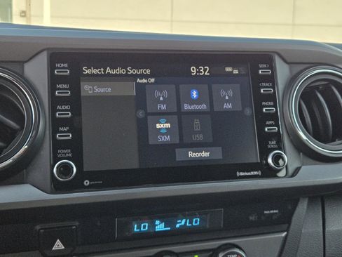 Used 2021 Toyota Tacoma TRD Sport w/ Technology Package image 9