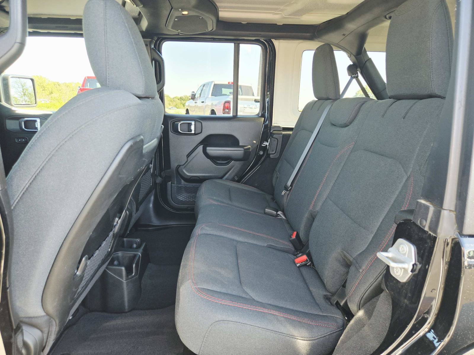 Used 2025 Jeep Wrangler Unlimited Rubicon w/ Convenience Group AWD/4WD image 13