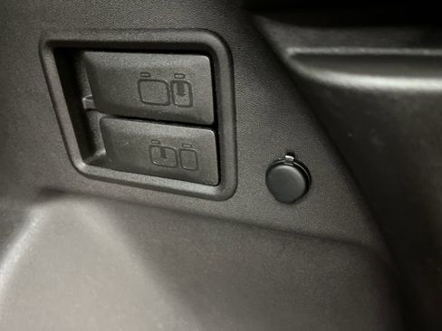 Used 2018 Chevrolet Equinox LT image 26