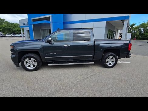 Used 2017 Chevrolet Silverado 1500 LTZ Z71 w/ LTZ Plus Package AWD/4WD image 5