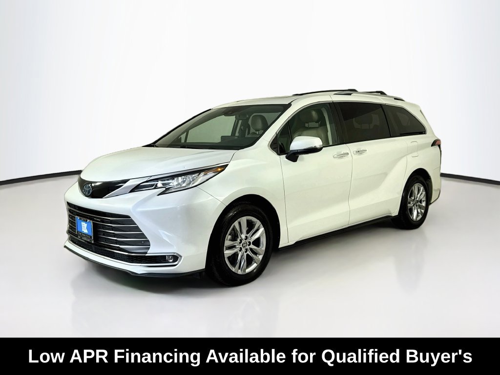Used 2022 Toyota Sienna Limited FWD image 3