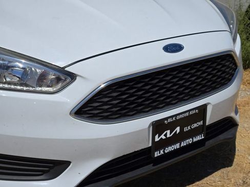 Used 2018 Ford Focus SE FWD image 5