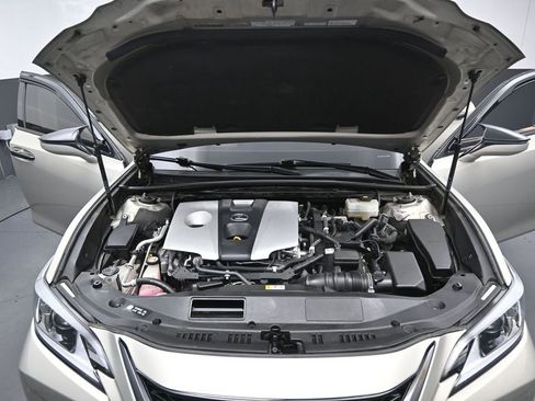 Used 2019 Lexus ES 300h w/ Premium Package FWD image 34