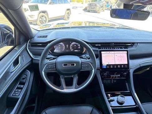 Used 2025 Jeep Grand Cherokee Limited w/ Trailer Tow Package image 13