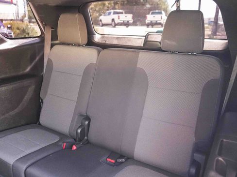 Used 2022 Chevrolet Traverse LT FWD image 19