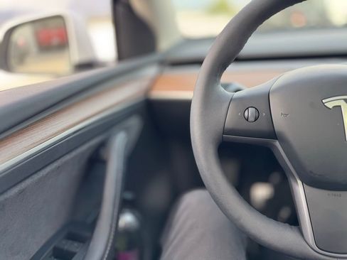 Used 2024 Tesla Model Y Performance image 7