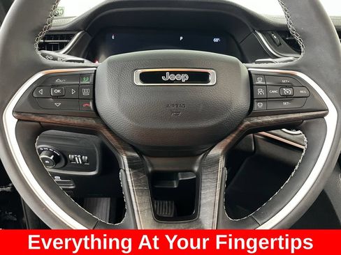 Used 2025 Jeep Grand Cherokee Limited w/ Black Appearance Package AWD/4WD image 6