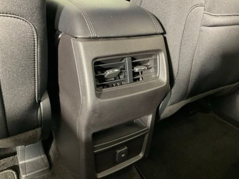 Used 2018 Ford Edge SE FWD image 23
