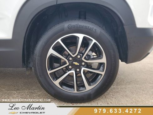 Used 2025 Chevrolet TrailBlazer LT AWD/4WD image 9