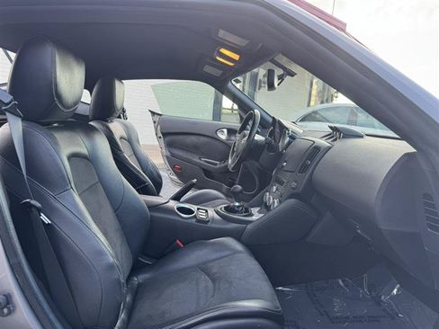 Used 2010 Nissan 370Z Touring RWD image 7