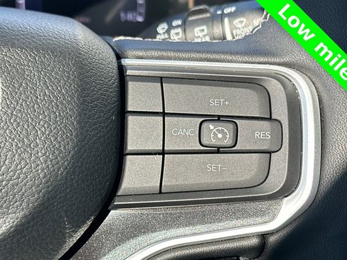 Used 2024 Jeep Wagoneer Base image 34