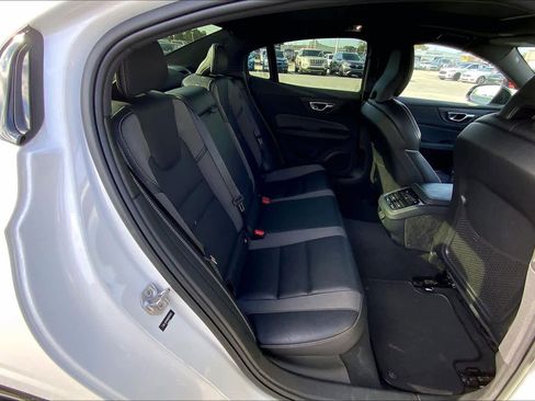 Used 2022 Volvo S60 B5 R-Design image 19