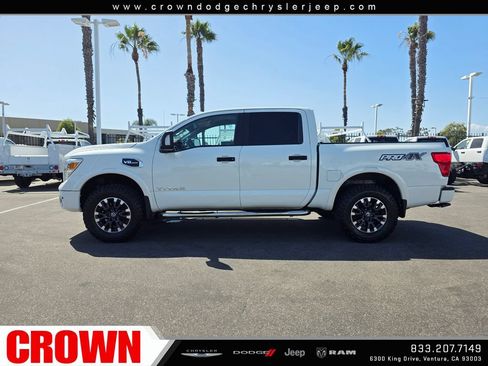 Used 2017 Nissan Titan PRO-4X w/ Pro-4x Convenience Package AWD/4WD image 4