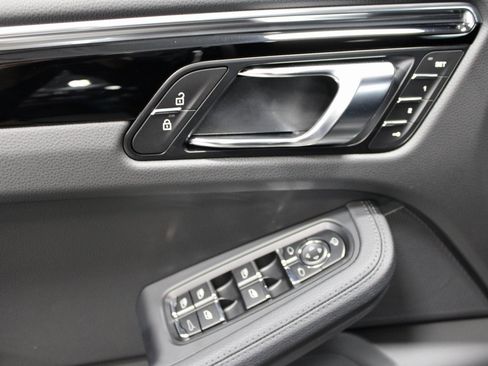 New 2026 Porsche Macan image 25