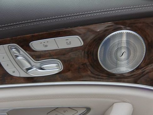 Used 2017 Mercedes-Benz E 300 4MATIC image 17
